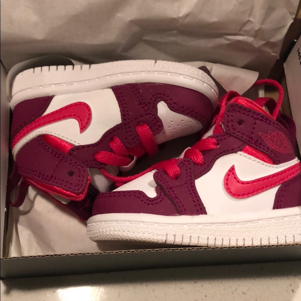 NEW NEVER WORN baby girl Jordan 1 size 2C